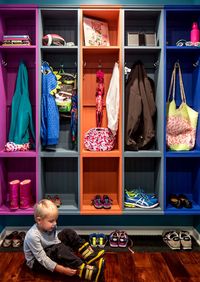 Детская цветная гардеробная комната Новосибирск